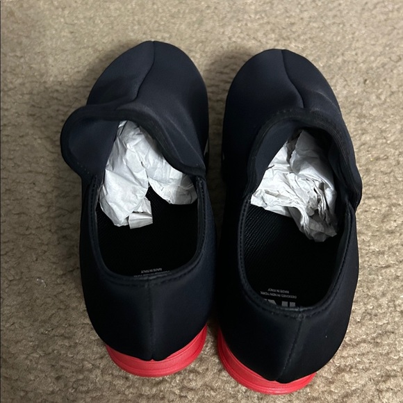 IRI Unisex black/red neoprene sneaker SZ 38 - Picture 2 of 9